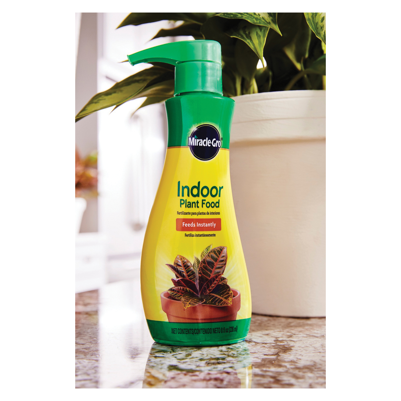 Miracle-Gro 1000551 Indoor Plant Food, 8 oz Bottle, Liquid, 1-1-1 N-P-K Ratio