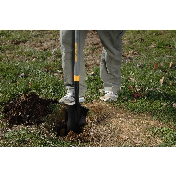 True Temper 2540700 Drain Spade, 4-3/4 in W Blade, Steel Blade, Hardwood Handle, D-Grip Handle, 24 in L Handle