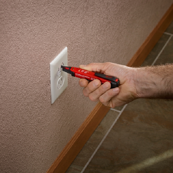 Milwaukee 2203-20 Detector, Functions: Voltage, Black/Red - 3
