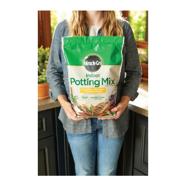 Miracle-Gro 72776430 Indoor Potting Soil Mix, 4 to 6 in Coverage Area, 6 qt - 4