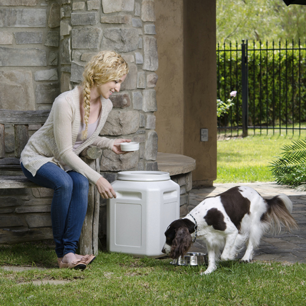 Vault Outback 15 Pound Dog Food Container Vittles Vault Outback 15
