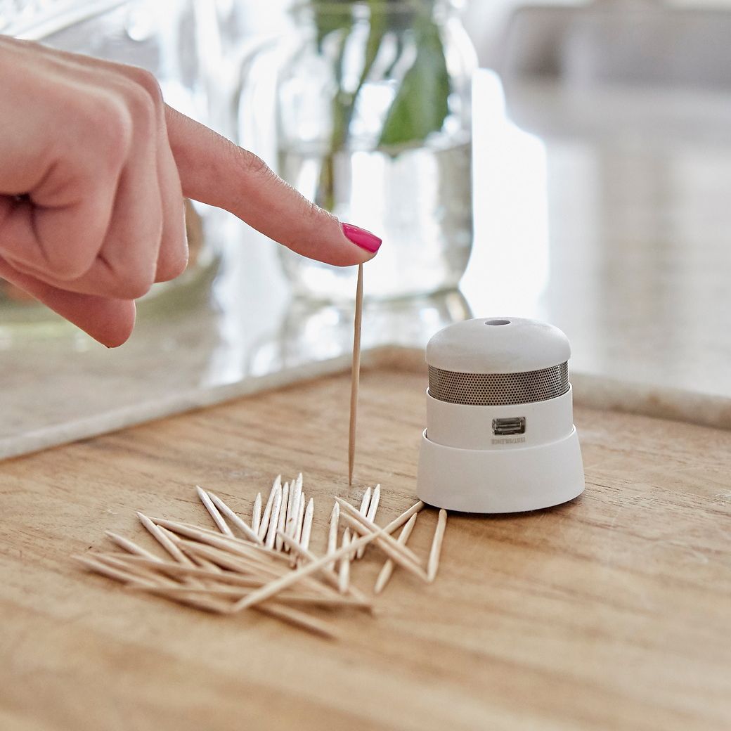 First Alert 1039765 Micro Smoke Alarm, 3 V, Photoelectric Sensor, 85 dB, Alarm: Audible, White