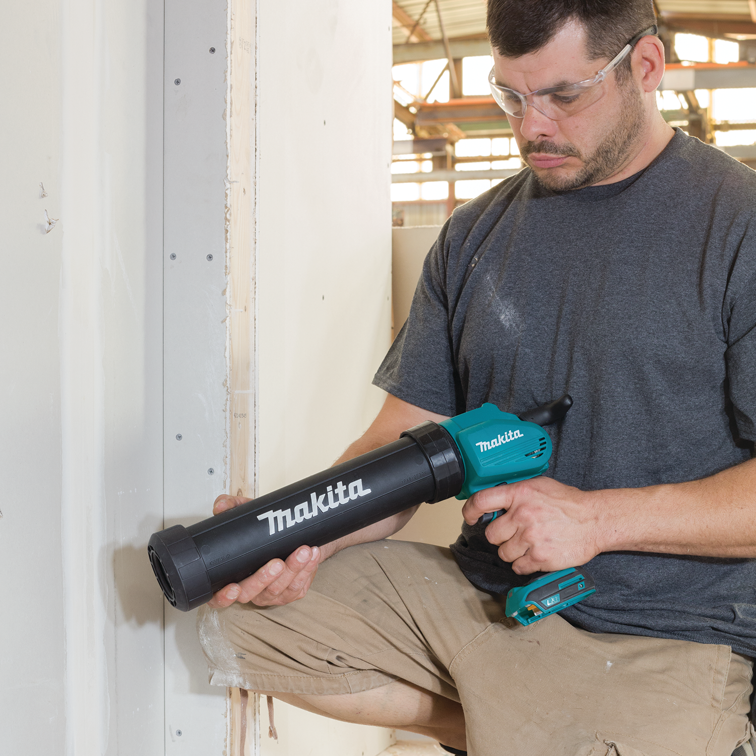 Makita XGC01ZC Caulk and Adhesive Gun, Battery, 29 oz Cartridge, Ergonomic Handle **Reconditioned** - 2