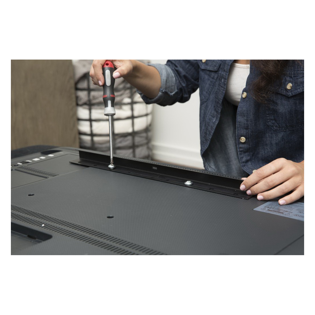 Hangman S2040A No Stud TV Hanger, Aluminum, Black, Anodi...