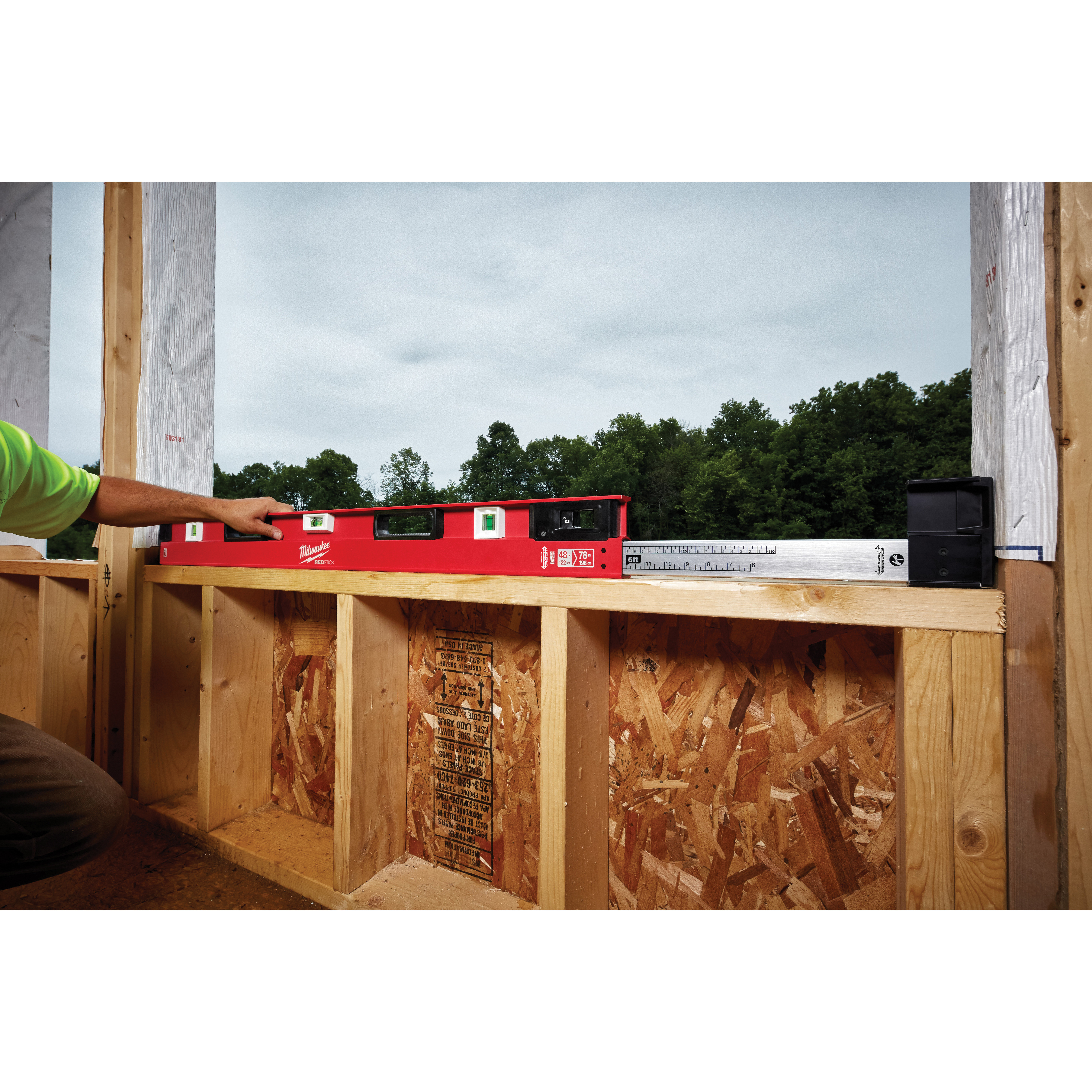 Redstick Series Magnetic Expandable Level, Milwaukee, 47.99 in L, 3-Vial, Aluminum, Black/Red - 3