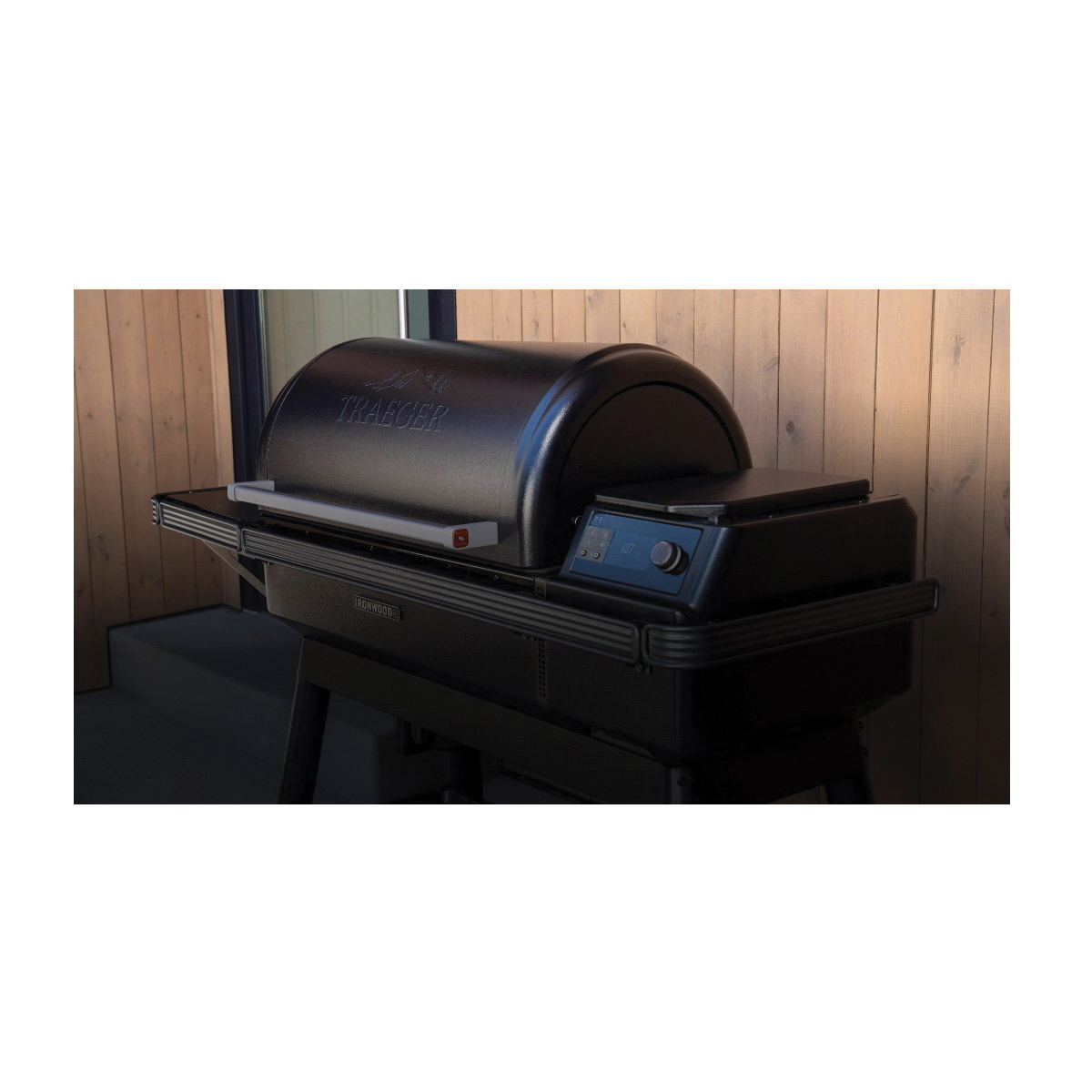 Traeger Ironwood TFB61RLG Pellet Grill, 396 sq-in Primary Cooking Surface, 220 sq-in Secondary Cooking Surface, Black - 3