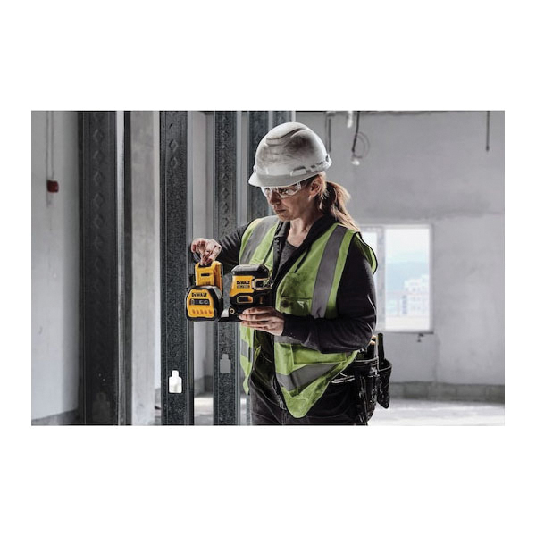 DEWALT DCLE34520G Spot Laser, 330 ft, 1/8 in Accuracy, 2-Beam, 5-Dot, Green Laser - 3