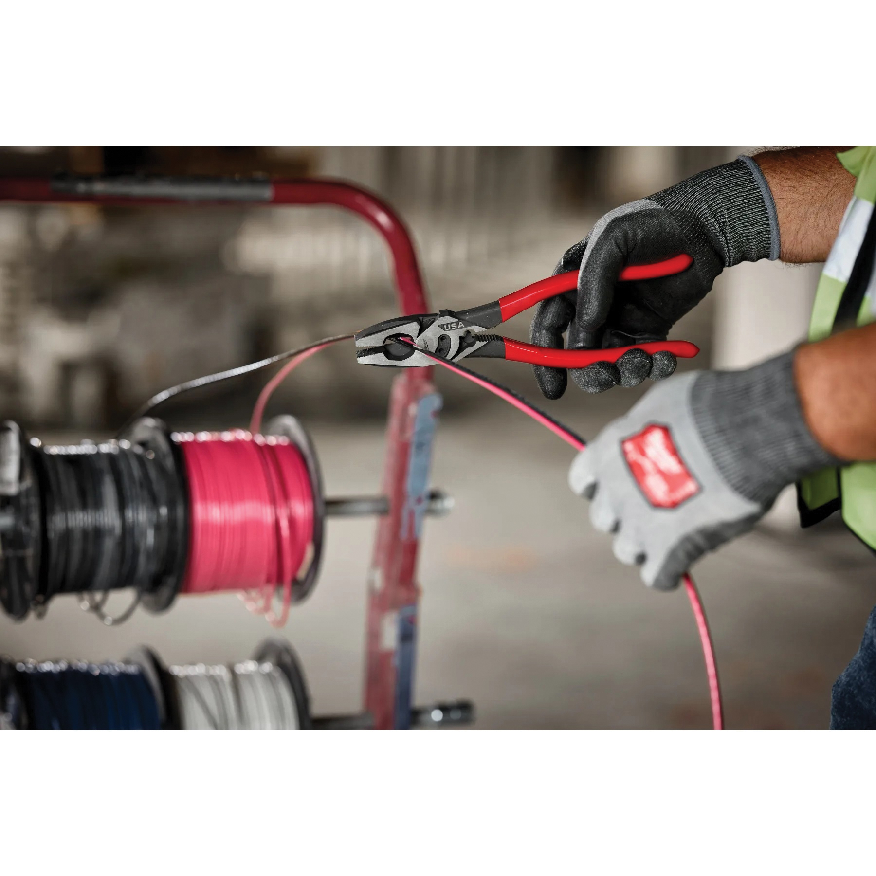 Milwaukee MT500C Lineman's Pliers with Crimper and Bolt Cutter, 9.22 in OAL, 1.39 in Jaw Opening, Red Handle - 4