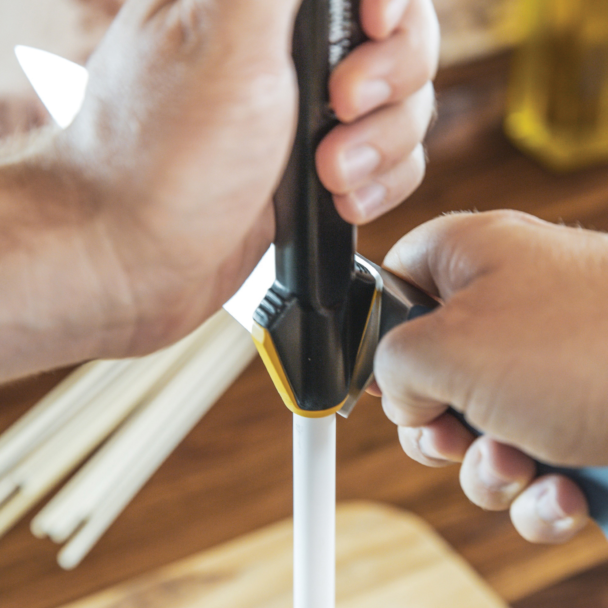 Work Sharp WSKTNCHR Kitchen Knife Honing Rod, Ceramic Abrasive - 2