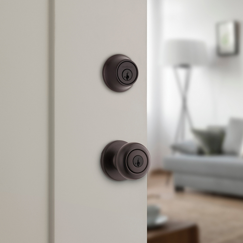 Kwikset 96900-421 Entry Knob and Single Cylinder Deadbolt, Classic, Colonial, Traditional Design, Venetian Bronze