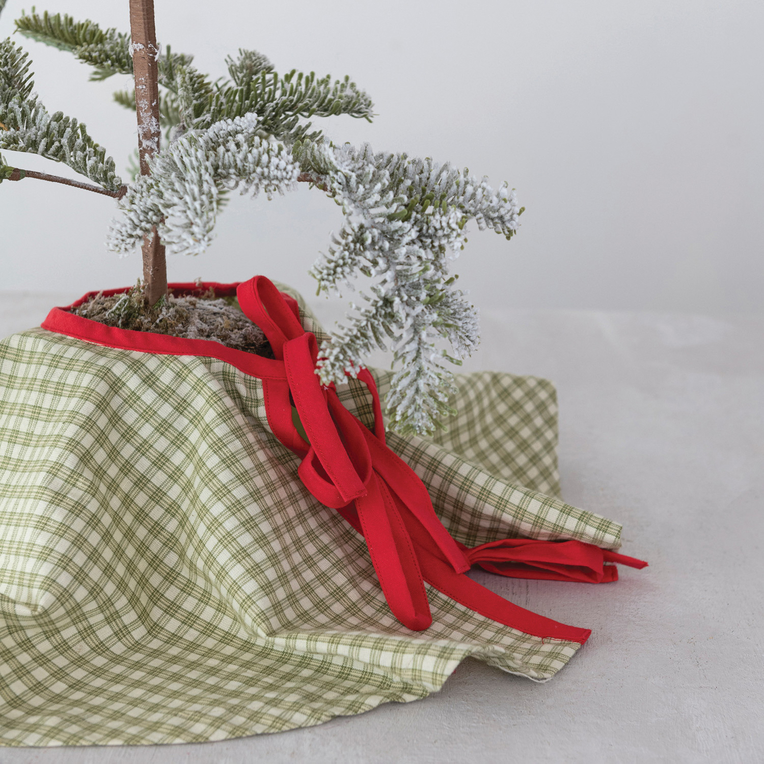 Creative Co-Op XS3362 Round Plaid Tree Skirt, 24 in Dia, Cotton, Green/Red - 2