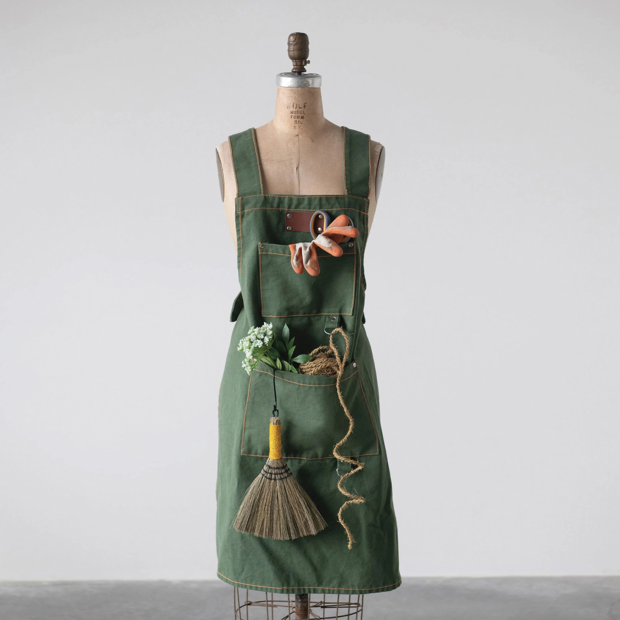 Creative Co-Op Secret Garden Series DF4602 Cross Back Apron, Cotton, Green, 32 in L - 2