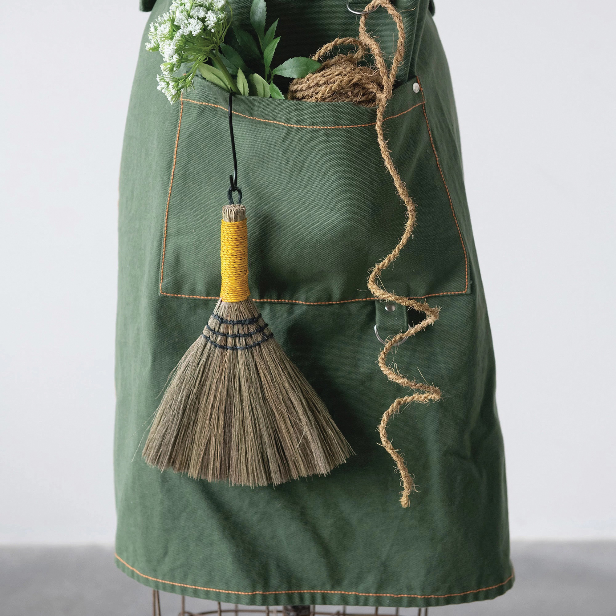 Creative Co-Op Secret Garden Series DF4602 Cross Back Apron, Cotton, Green, 32 in L - 3