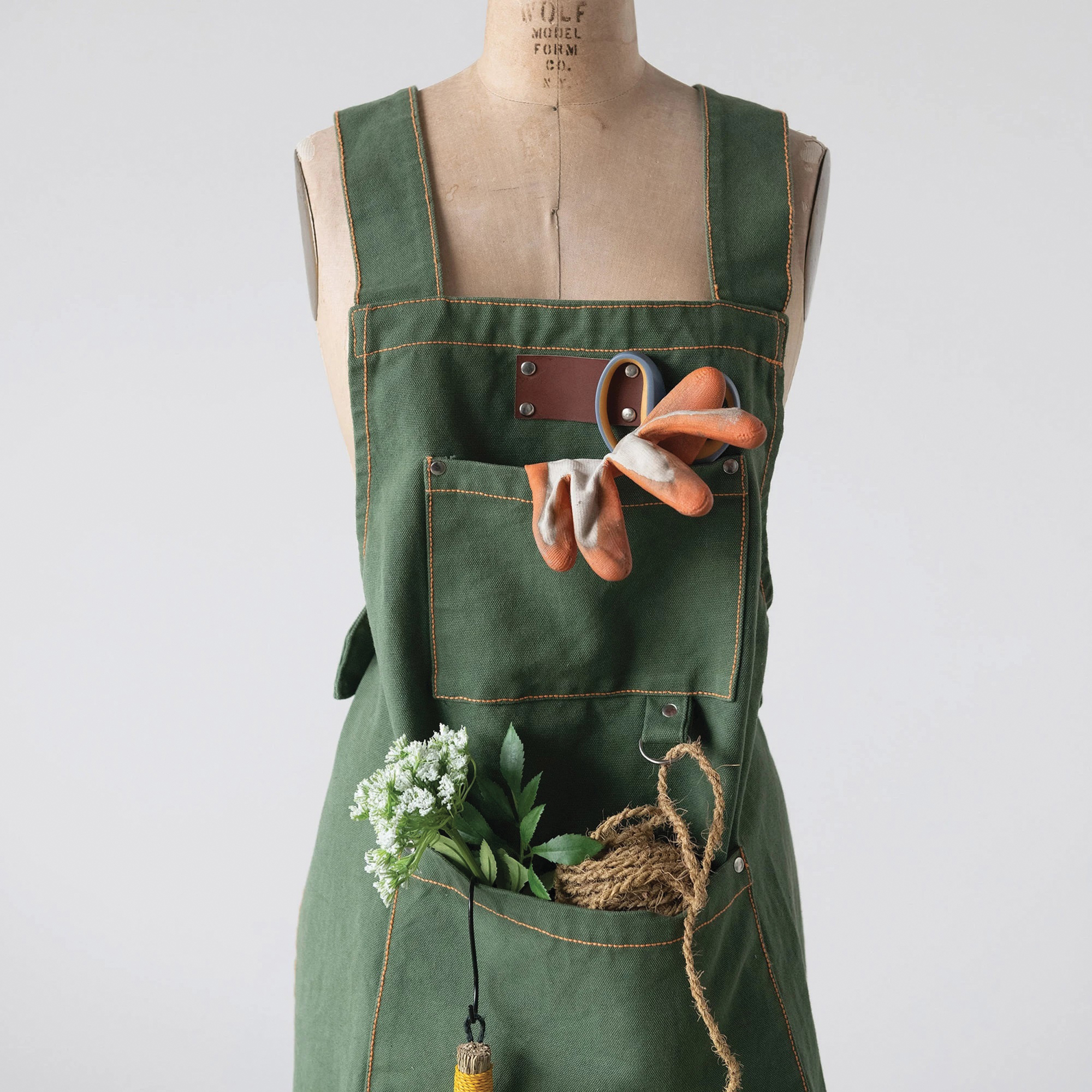 Creative Co-Op Secret Garden Series DF4602 Cross Back Apron, Cotton, Green, 32 in L - 4