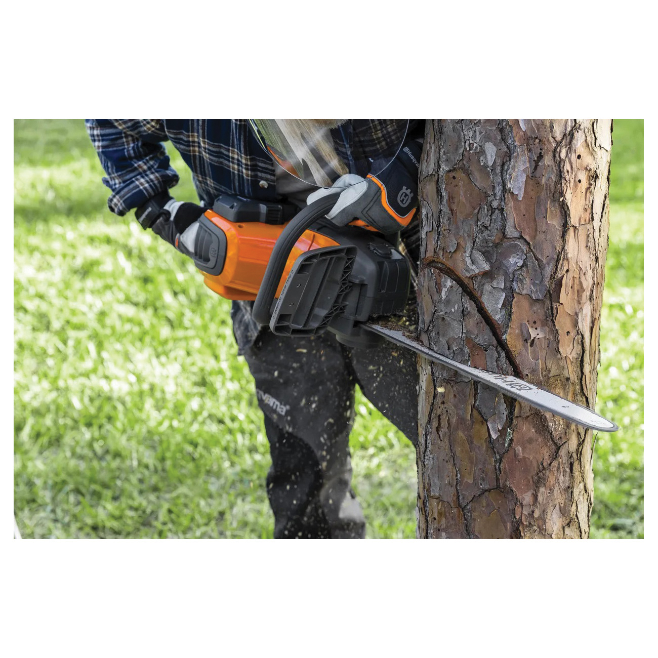 Husqvarna 970 60 12-02 Brushless Chainsaw, Battery Included, 7.5 Ah, 40 V, Lithium-Ion, 18 in L Bar, 3/8 in Pitch