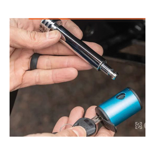CURT Right-Angle Hitch Lock & Adapter