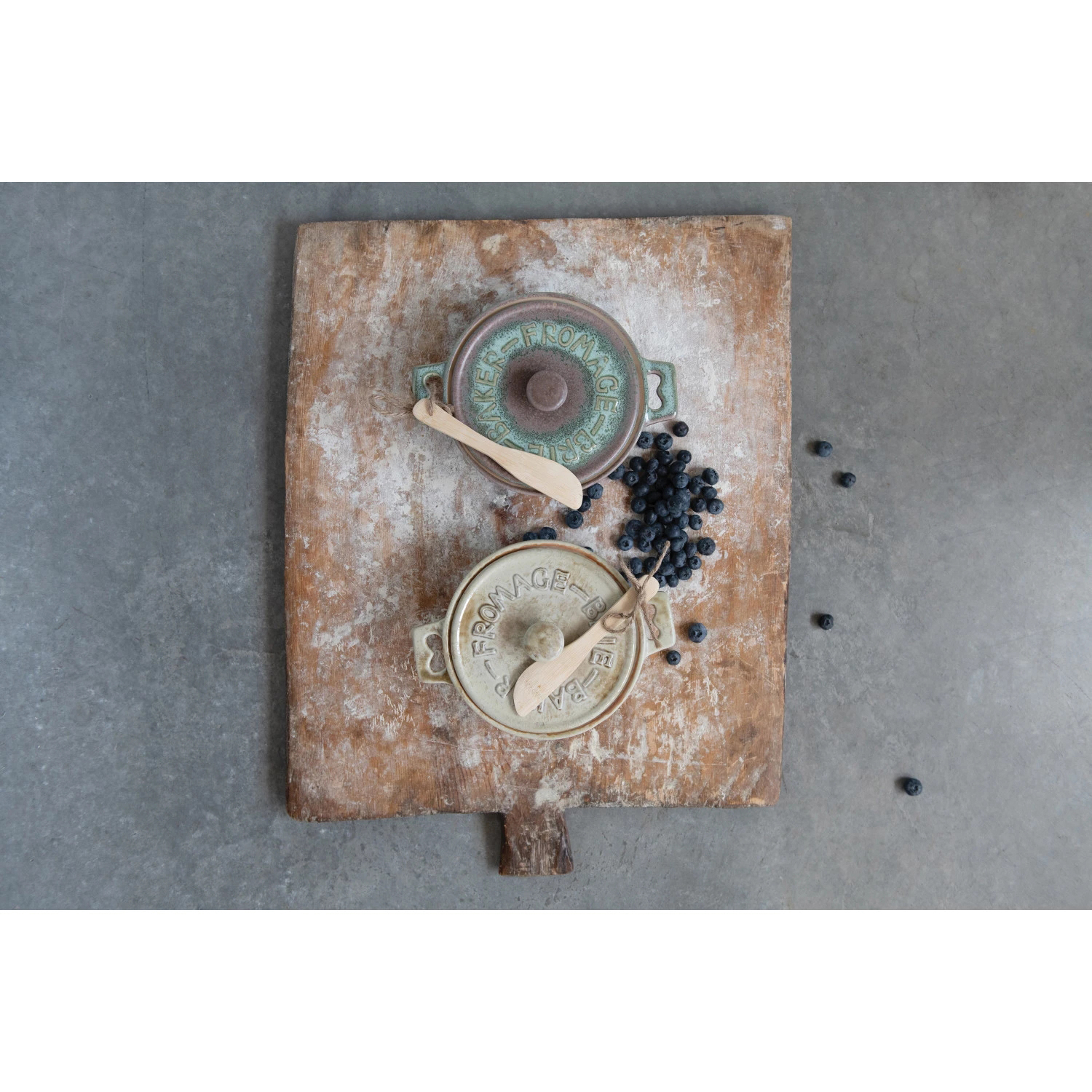 Creative Co-Op Secret Garden Series DF2681A Brie Baker, 7 in Dia, Stoneware - 3