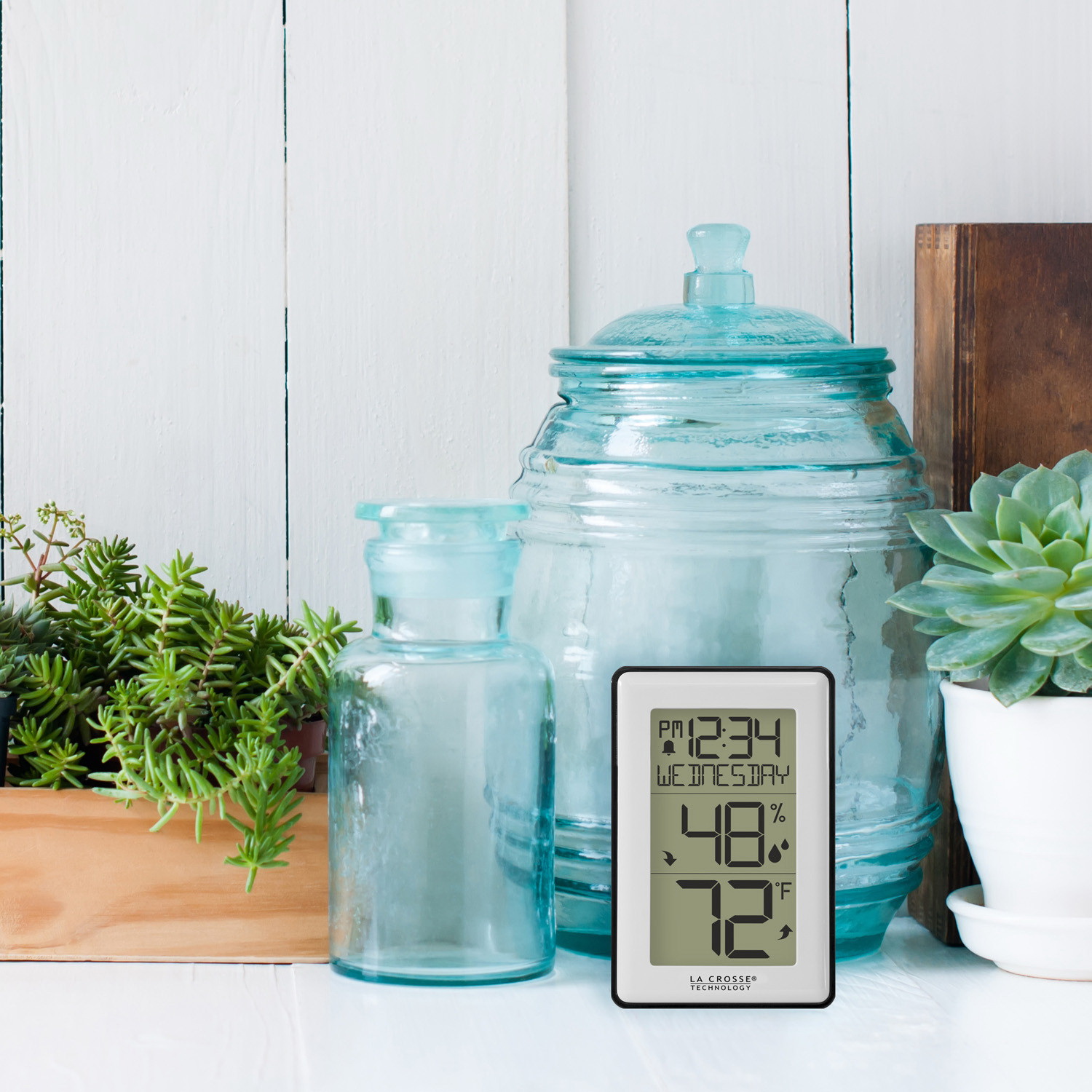 La Crosse 308-1911 Weather Station, Battery, 32 to 122 deg F, 10 to 99 % Humidity Range, Digital Display