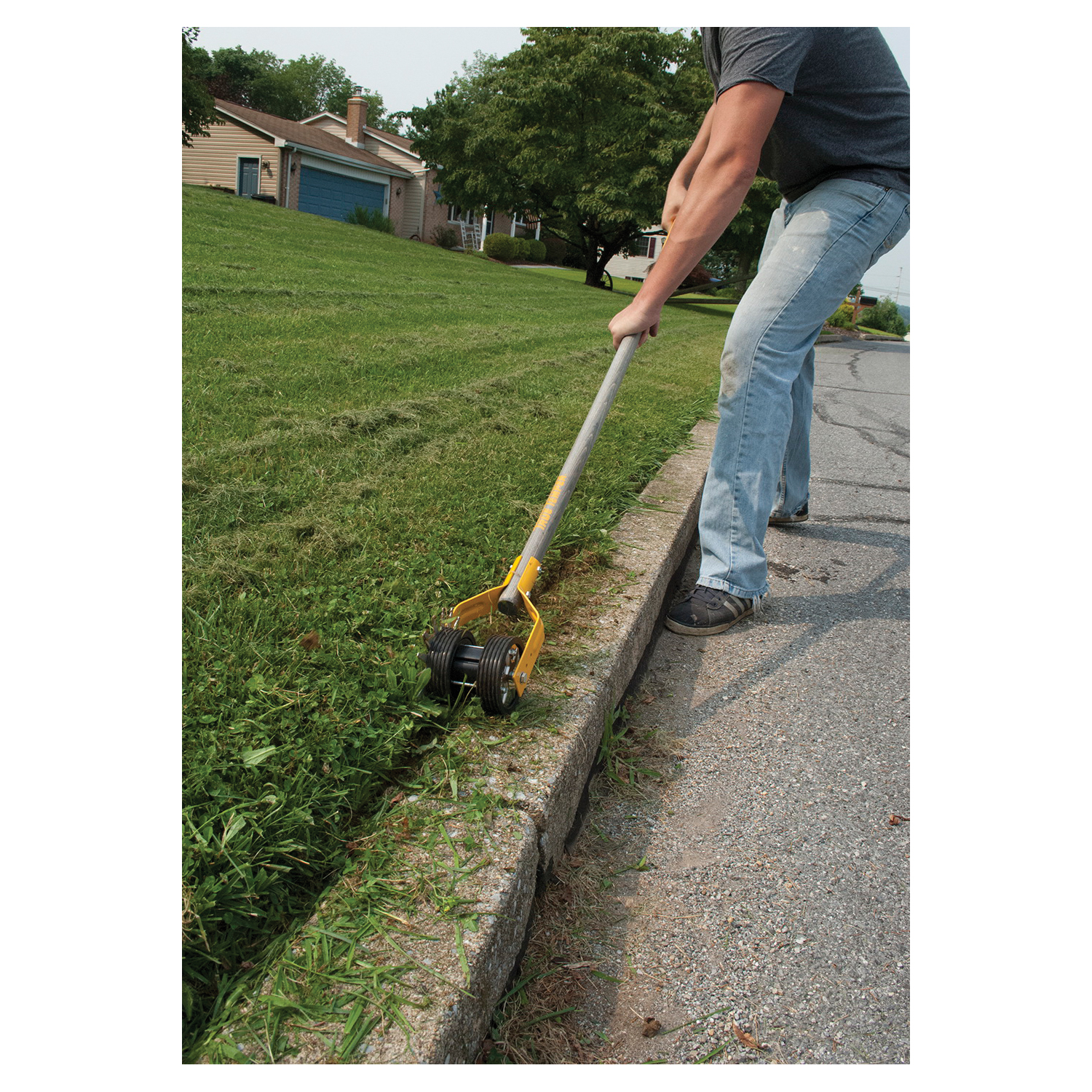 True Temper 28112200 Rotary Edger, Hardwood Handle, Cushion-Grip Handle, 62-1/2 in OAL