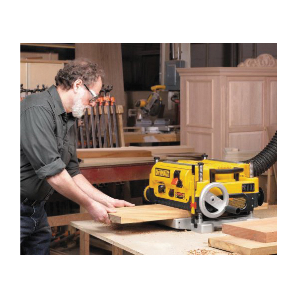 DeWALT® DW735