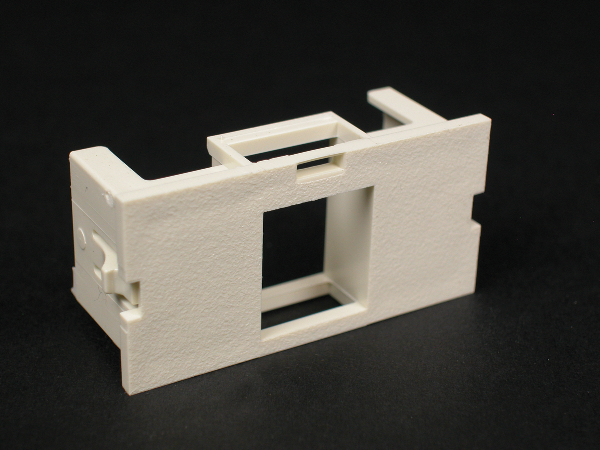 Wiremold® CM2-U1KEYA-BK