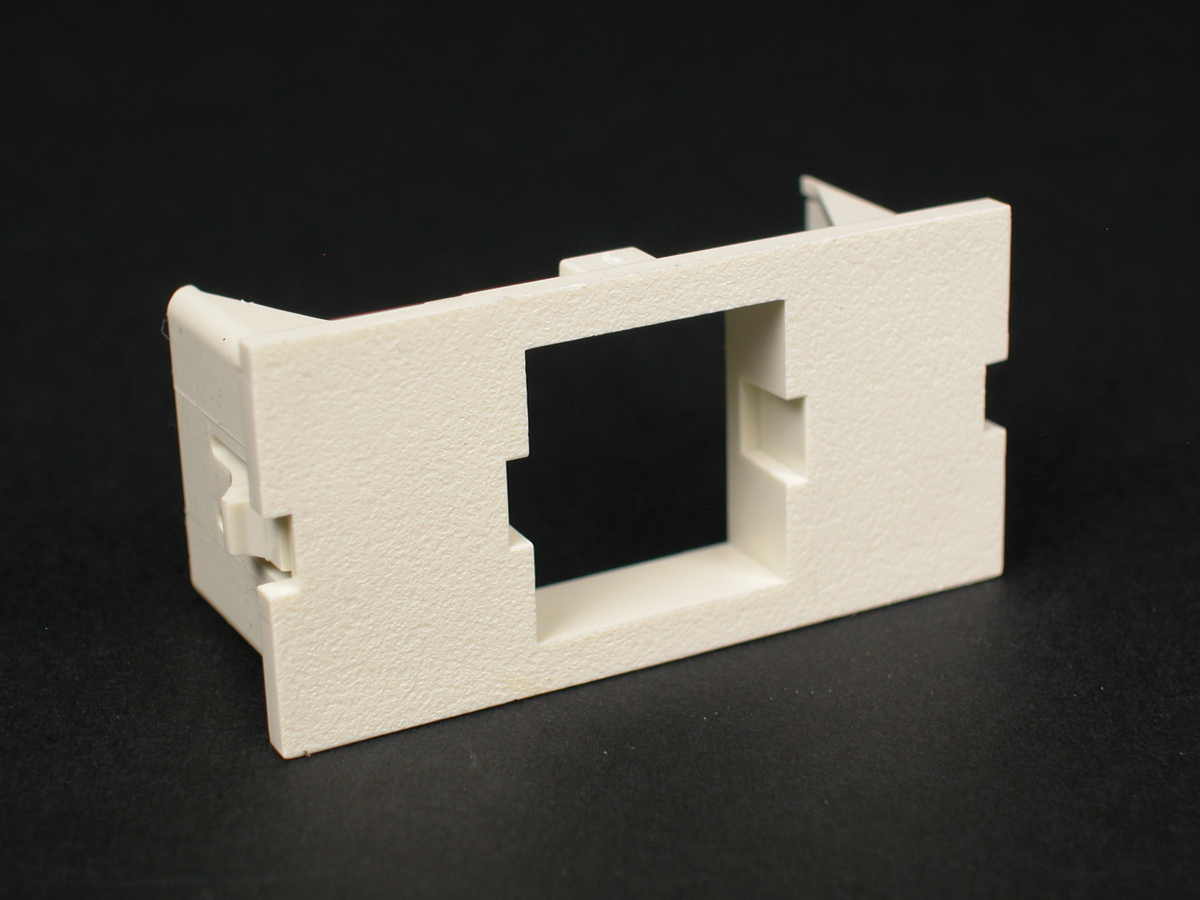 Wiremold® CM2-U1ATT-BK
