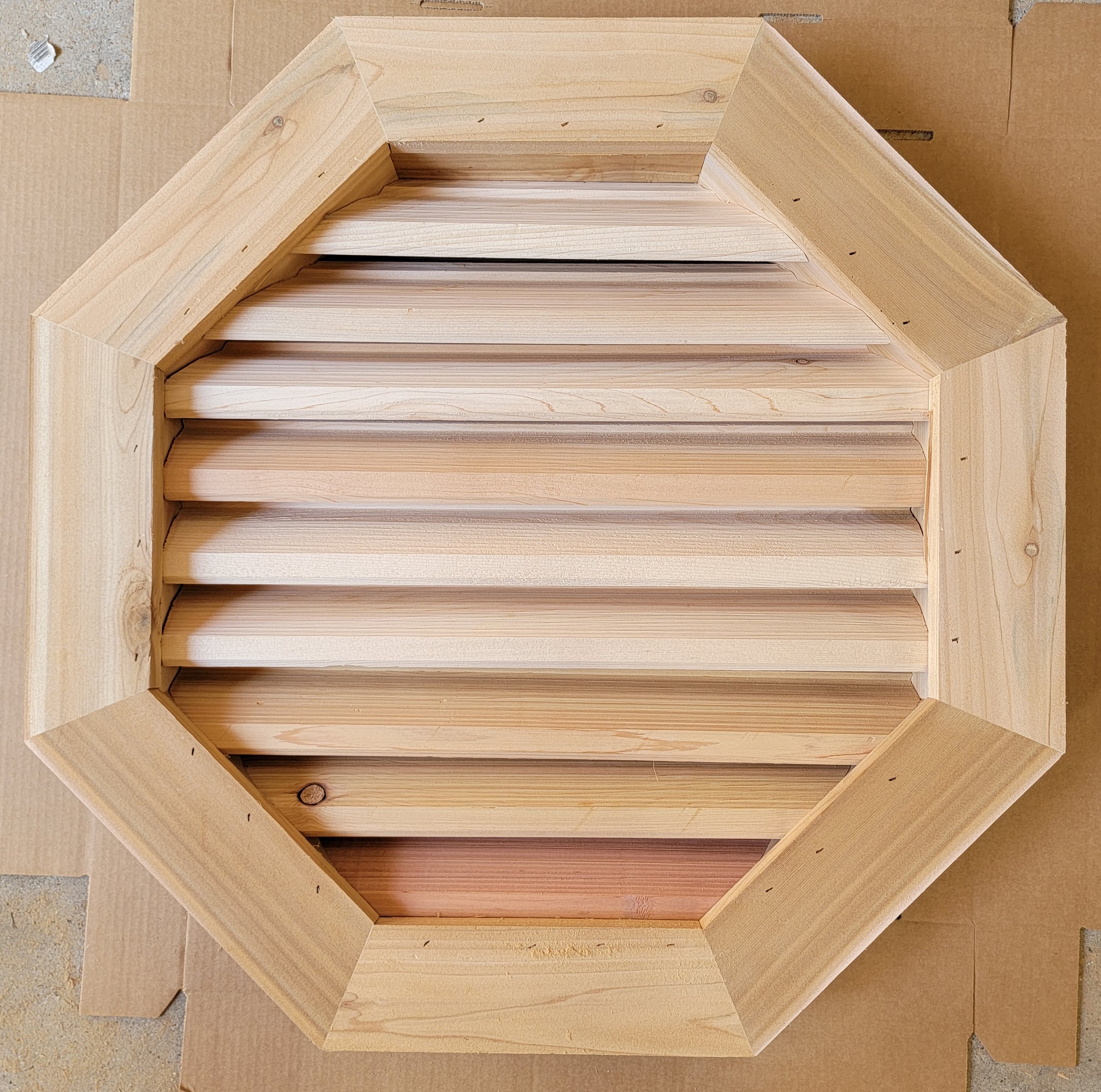 V101A16CD Louvered Vent, Octagon, Cedar