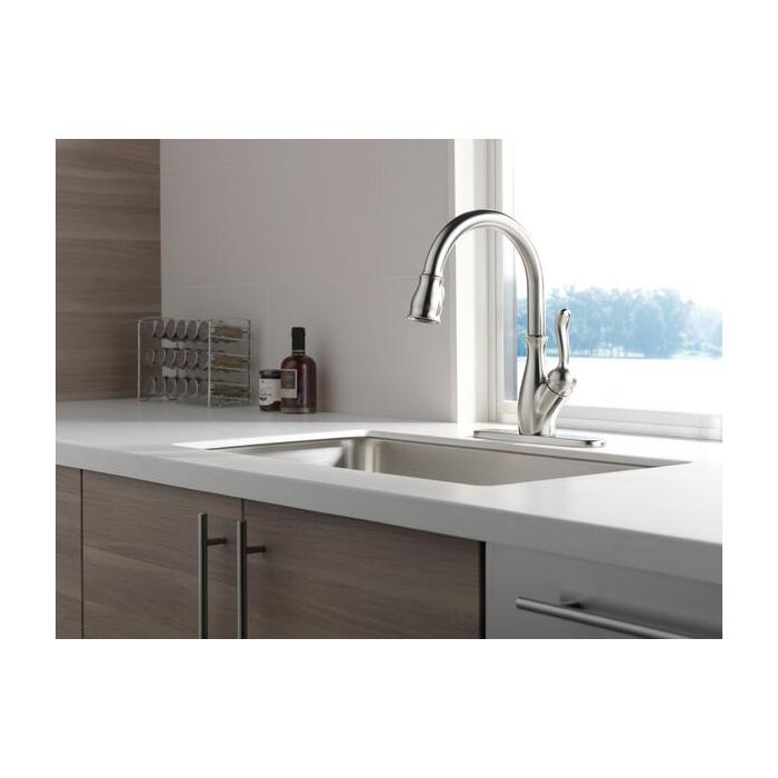 DELTA® Leland® 9178-SP-DST Kitchen Faucet, Deck, Pull-Down, SpotShield® Stainless