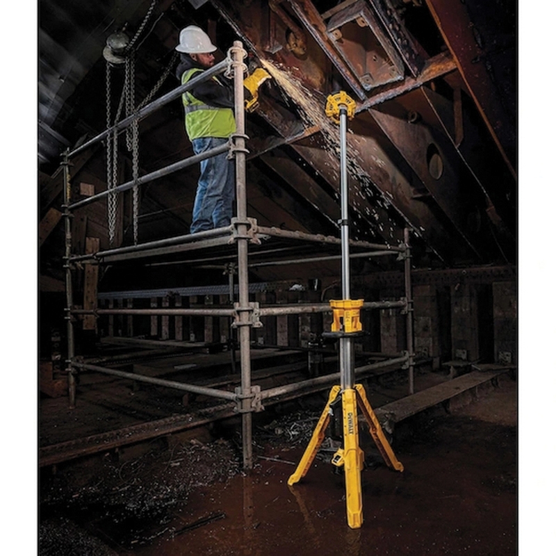 DeWALT® DCL079R1 Cordless Tripod Light, 20 V