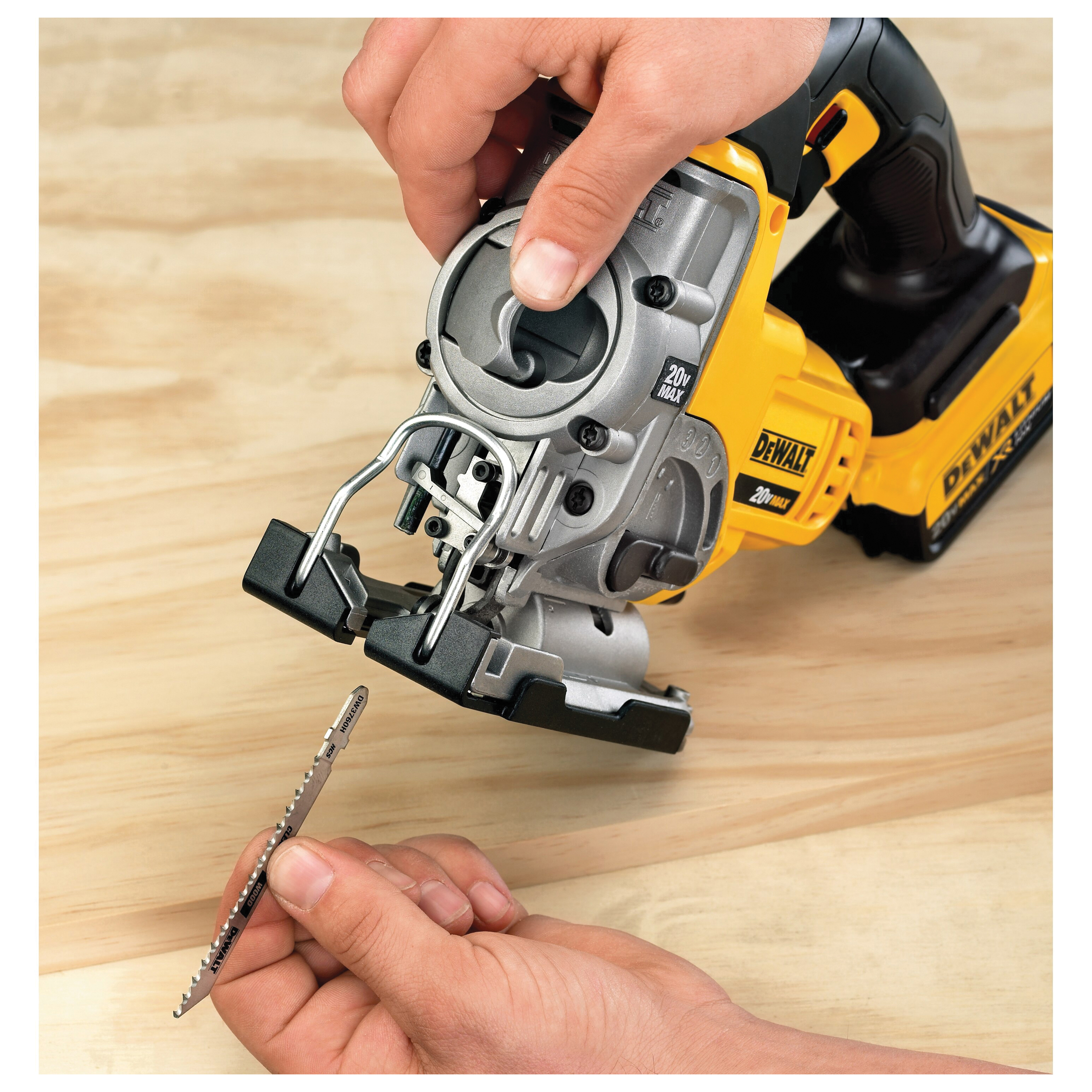 DeWALT® DCS331M1 1109586