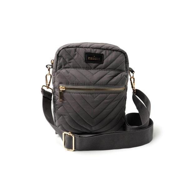 無料配送 ◆ ◆ CKJ Slick Shoulder Bag Noir Atwood Chain-Embellished Shoulder Bag - CHARLES & KEITH US