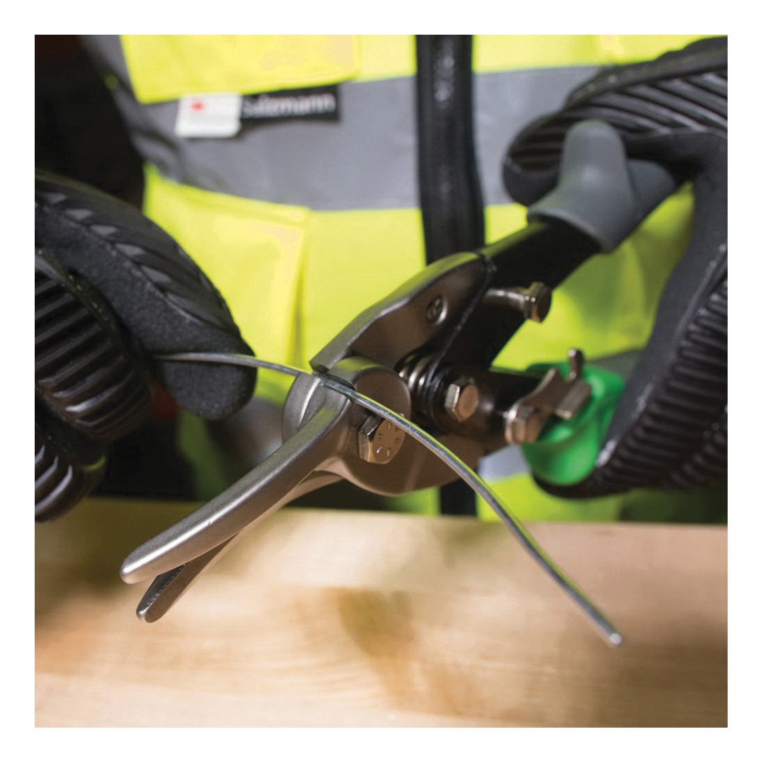 KLEIN TOOLS® 1201R Aviation Snip With Wire Cutter, Right, Straight Cut, 1-1/2 in L Cut, Steel Blade, Green Handle