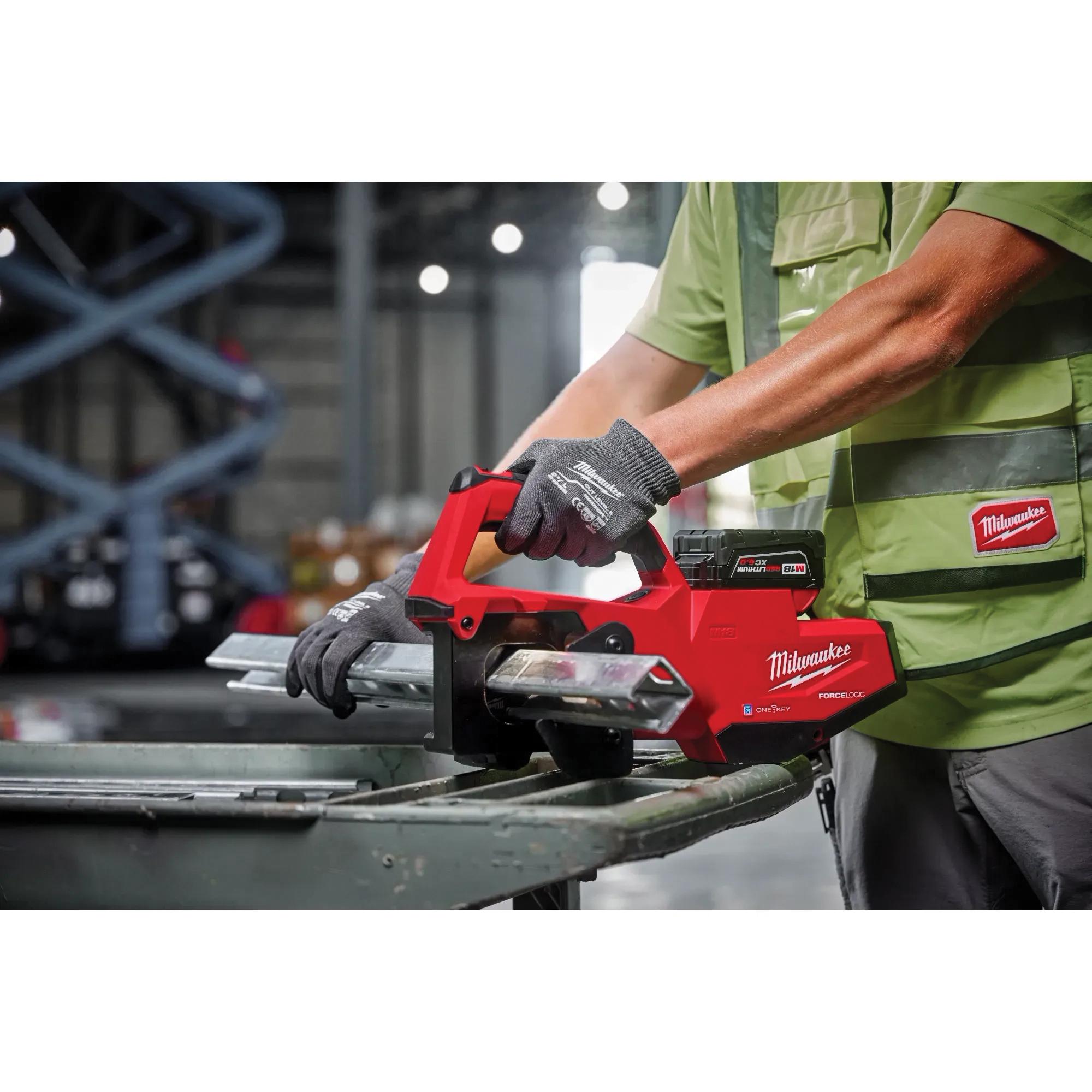 Milwaukee&reg; 2933-21 2488791